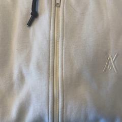 Chaqueta, segundo informou De Helden van Oranje & Kingsland Festival usando iLost