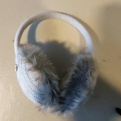 의류 - oorwarmers, iLost를 사용하여 Regio West-Vlaanderen에 보고됨