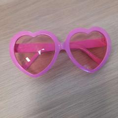 نظارات الحفلات، كما تم الإبلاغ عنه بواسطة IKEA Praha – Zličín عبر iLost