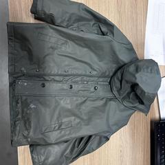 Pláštěnka Groen met naam aan binnenzijde, jak nahlášeno IKEA Duiven pomocí iLost