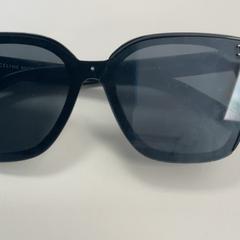Sunglasses, as reported by Movie Park Germany using iLost