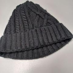 Keps Zwart, rapporterat av Padualaan 101 med iLost