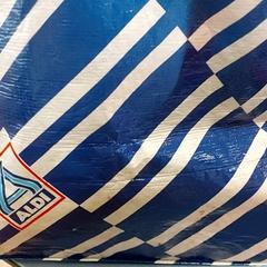 Táska - plastieken draagtas, amint azt Centraal magazijn az iLost segítségével jelentette.