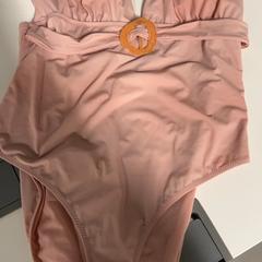 Ladeis swimming costume, amint azt Silver Sands Beach az iLost segítségével jelentette.