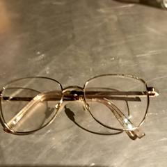 안경, iLost를 사용하여 Paaspop에 보고됨