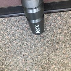 Edateko botila, gisa salatu by Regio Oost-Vlaanderen iLost erabiliz