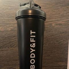 Láhev, jak nahlášeno WestCord Hotel Eindhoven pomocí iLost