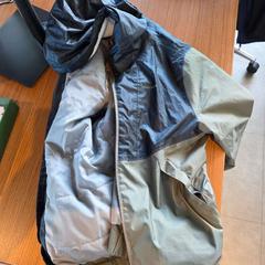 Kleding - Jas groen/blauw, rapporterat av Centraal magazijn med iLost