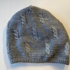 ビーニー - grijs blinkertjes がiLostで Centraal magazijn によって報告されました