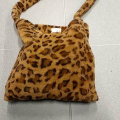 Borsa - Turnzak Haillie, come riportato da Regio Limburg - Leuven utilizzando iLost