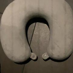Párna Grey, amint azt MEININGER Hotel Amsterdam City West az iLost segítségével jelentette.