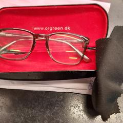 Brillenkoker met bril がiLostで Rotterdam The Hague Airport によって報告されました