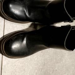 Kleidung - schoenen, gemeldet von Regio Antwerpen - Brussel über iLost