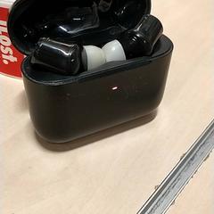 Draadloze oortjes Zwart razer, rapporterat av IKEA Zwolle med iLost