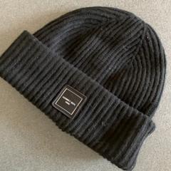 Kšiltovka schwarz, jak nahlášeno Schönbrunn "Group Center" pomocí iLost