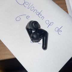 سماعة الأذن zwart، كما تم الإبلاغ عنه بواسطة Haven Hotel Rotterdam عبر iLost