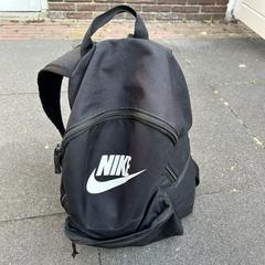 Zwarte rugtas Nike (inclusief inhoud), som rapportert til iLost