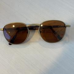 Óculos de sol, como reportado por Madurodam utilizando o iLost