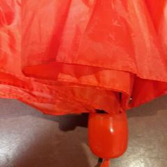 Hopfällbart paraply rouge, rapporterat av TCL med iLost