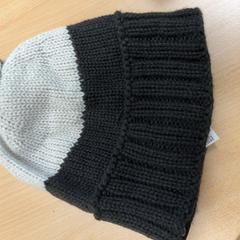 Boné, como reportado por Schönbrunn "Group Center" utilizando o iLost