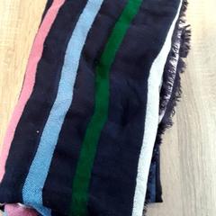 ショール Gestreepte sjaal verschillende kleuren がiLostで EBS Tramplein によって報告されました
