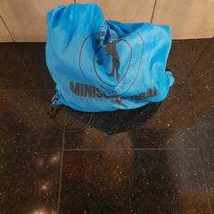 Gymtasje, a été signalé par Pouw Vervoer utilisant iLost