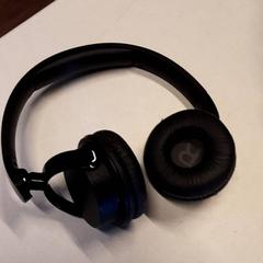 Hodetelefoner, som rapportert av Qbuzz ZHN ved bruk av iLost