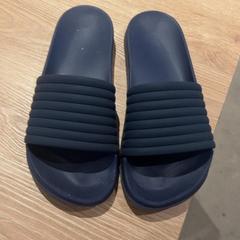 Slippers, zoals gemeld door Van der Valk Hotel Eindhoven - Best met iLost