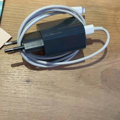 Caricabatterie, come riportato da MEININGER Hotel Köln West utilizzando iLost