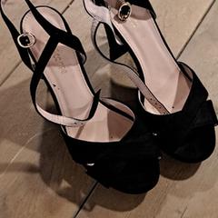 Zwarte hakschoenen, gemeldet von Pouw Vervoer über iLost