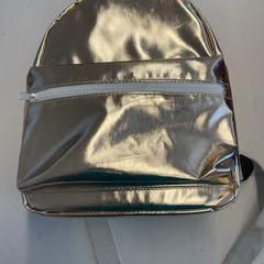 Motxila, gisa salatu by GVB iLost erabiliz