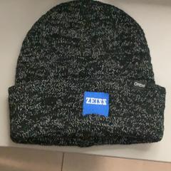 Casquette, a été signalé par MEININGER Hotel Budapest Great Market Hall utilisant iLost