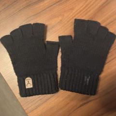 Hansker Zwart, som rapportert av Pathé Zaandam ved bruk av iLost