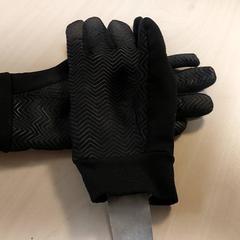 의류 - Handschoenen zwart, iLost를 사용하여 Regio Oost-Vlaanderen에 보고됨