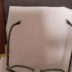Lunette de vue noire, as reported by TCL using iLost