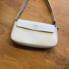 Handtas, gisa salatu by GVB iLost erabiliz