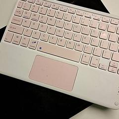 İLost kullanarak Ziekenhuis Oost-Limburg tarafından bildirildiği gibi Zwart mapje met toetsenbord