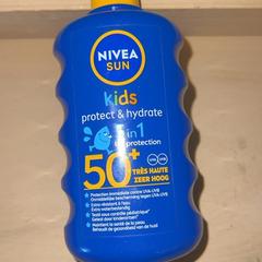 Eguzkitarako krema, gisa salatu by Familie Resort Molenwaard iLost erabiliz