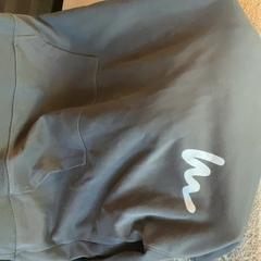 Coat Grün, zoals gemeld door MEININGER Hotel Berlin Central Station met iLost