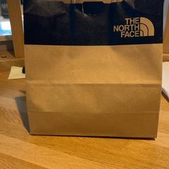 Aankoop the north face, a été signalé par Designer Outlet Roermond utilisant iLost