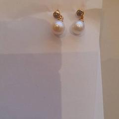 Belarritakoa earrings, gisa salatu by Van der Valk Hotel Schiphol iLost erabiliz