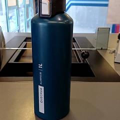 Drinkfles blauwgroen, zoals gemeld door Qbuzz GD Groningen HS met iLost