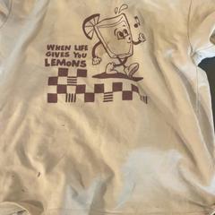 Camicia Beige, come riportato da MEININGER Hotel Dresden Zentrum utilizzando iLost