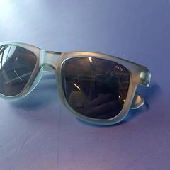 Okulary przeciwsłoneczne Enfant vert, zgłoszono przez IKEA Rennes - Pacé przy użyciu iLost