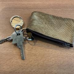 Giltzak, gisa salatu by Gemeente Amsterdam - Bureau Gevonden Voorwerpen iLost erabiliz