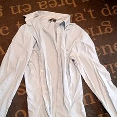 Camicetta Blauw, come riportato da Van der Valk Hotel Sneek utilizzando iLost