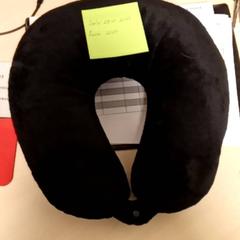 Polštář Black, jak nahlášeno Mövenpick Hotel Amsterdam City Centre pomocí iLost