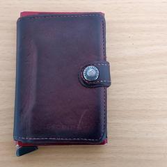 حامل البطاقة - Senczuk، كما تم الإبلاغ عنه بواسطة Centraal magazijn عبر iLost