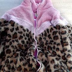 Chaqueta, segundo informou EBS Tramplein usando iLost