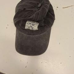 Cap RadioHead zwart, as reported by Avonturenpark Hellendoorn using iLost